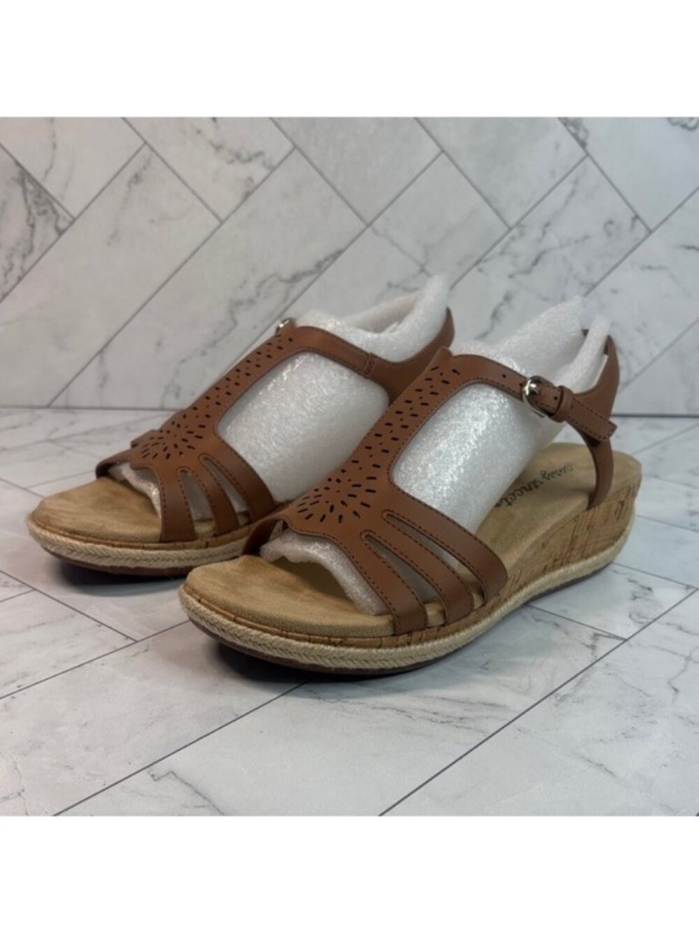 NWT Easy Street Womens Dorinda Tan Faux Leather Wedge Slingback Sandals Size 6W - Picture 2 of 9